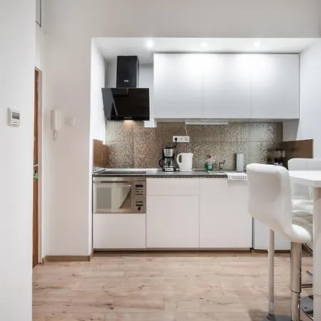 Bpr Lore Au Danube Apartamento